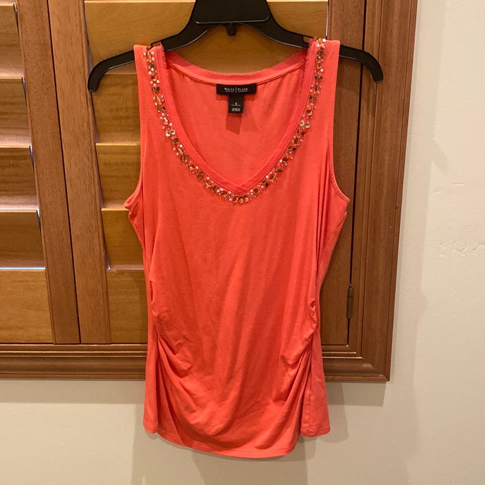 White House, Black market tank shirt